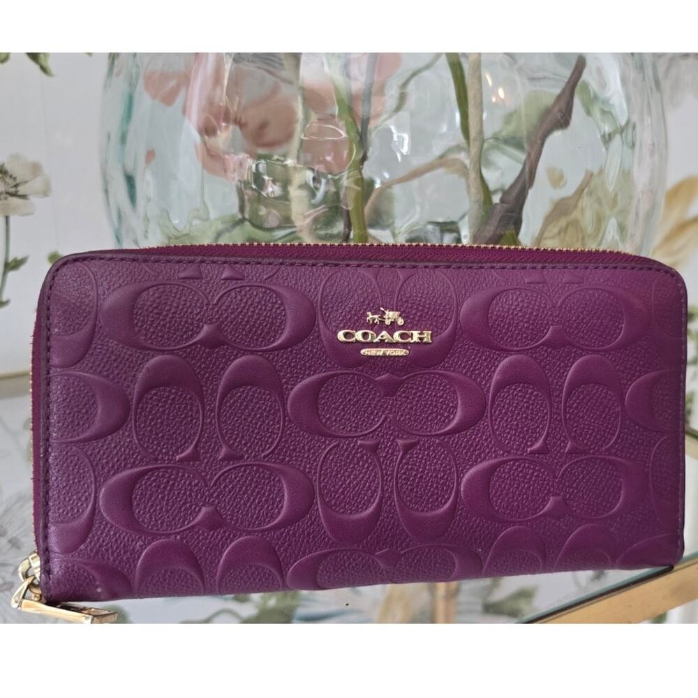 New Without Tags Embossed Coach Wallet In a A beautiful Rich Plum Color